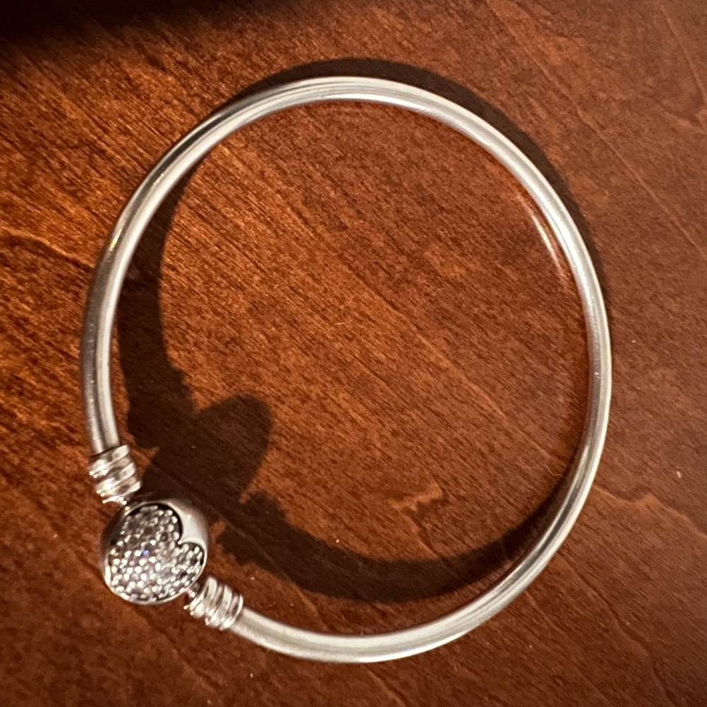 Pandora Moments pink crystal heart clasp bangle